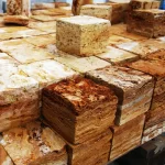 Травертиновый кубический камень